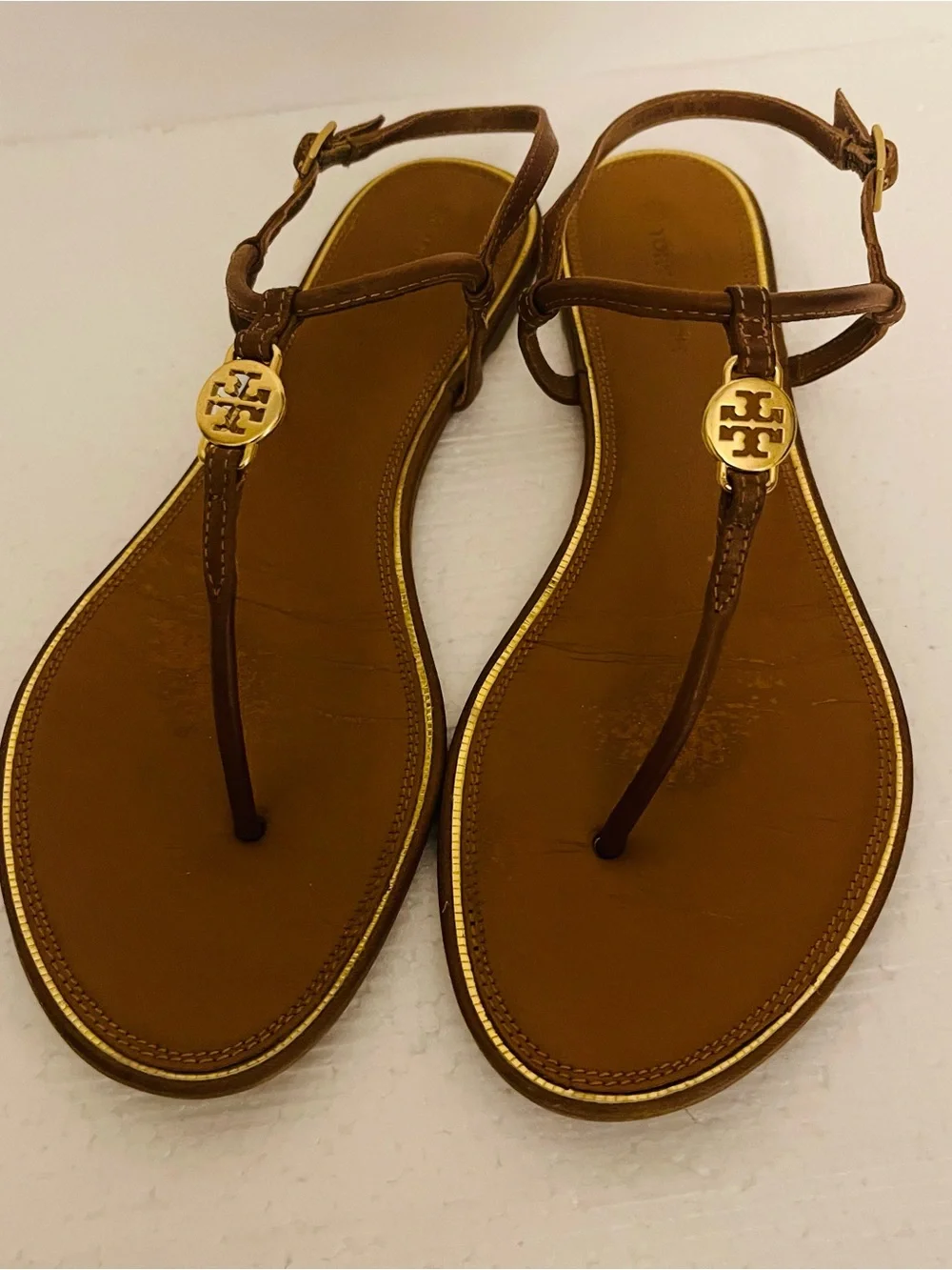 Tory Burch Emmy Tan Leather T Strap Thong Flat Sandals with Gold Logo sz 9M - Picture 2 of 9